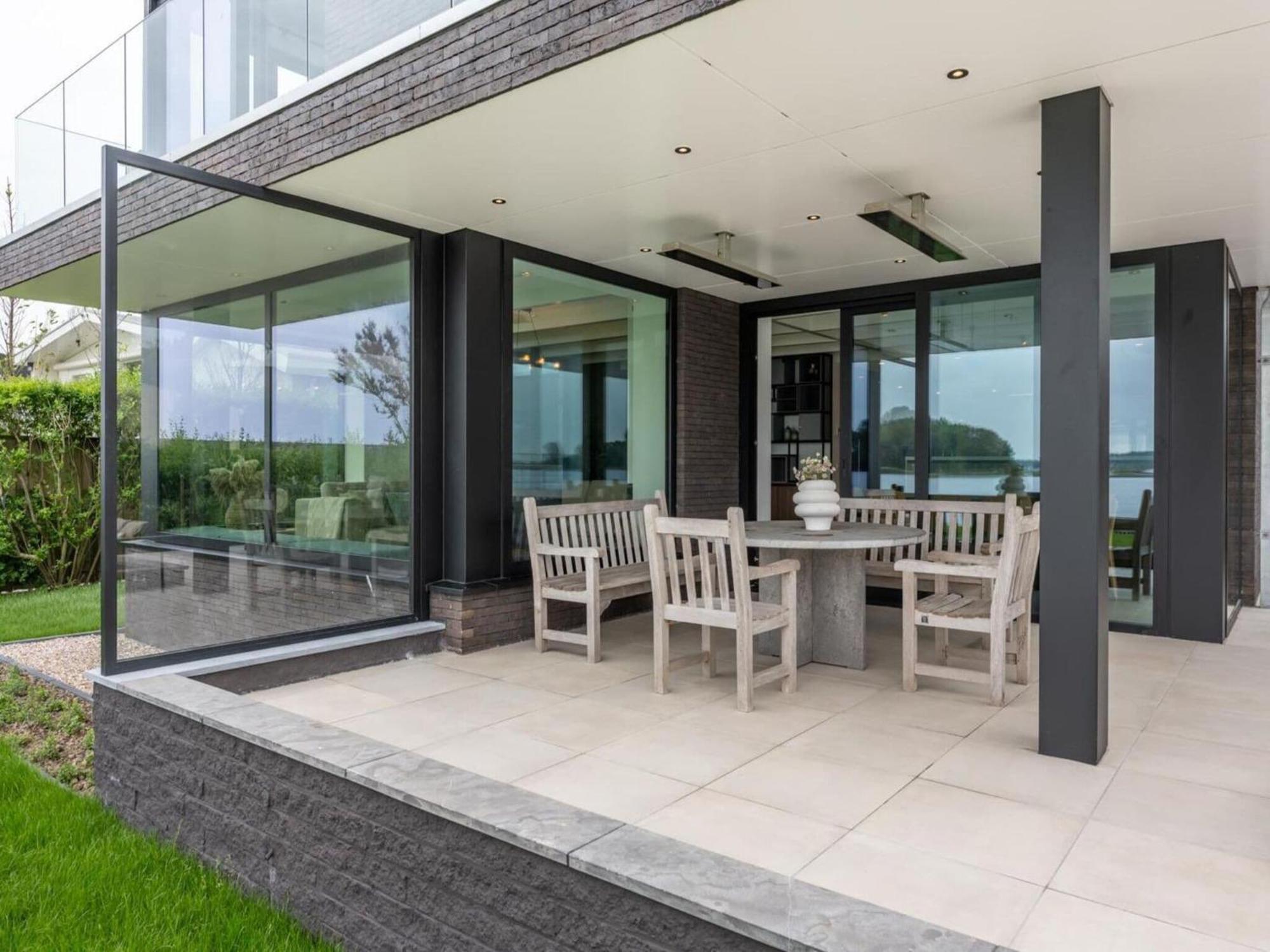 Vakantiehuis Attractive With Jetty *